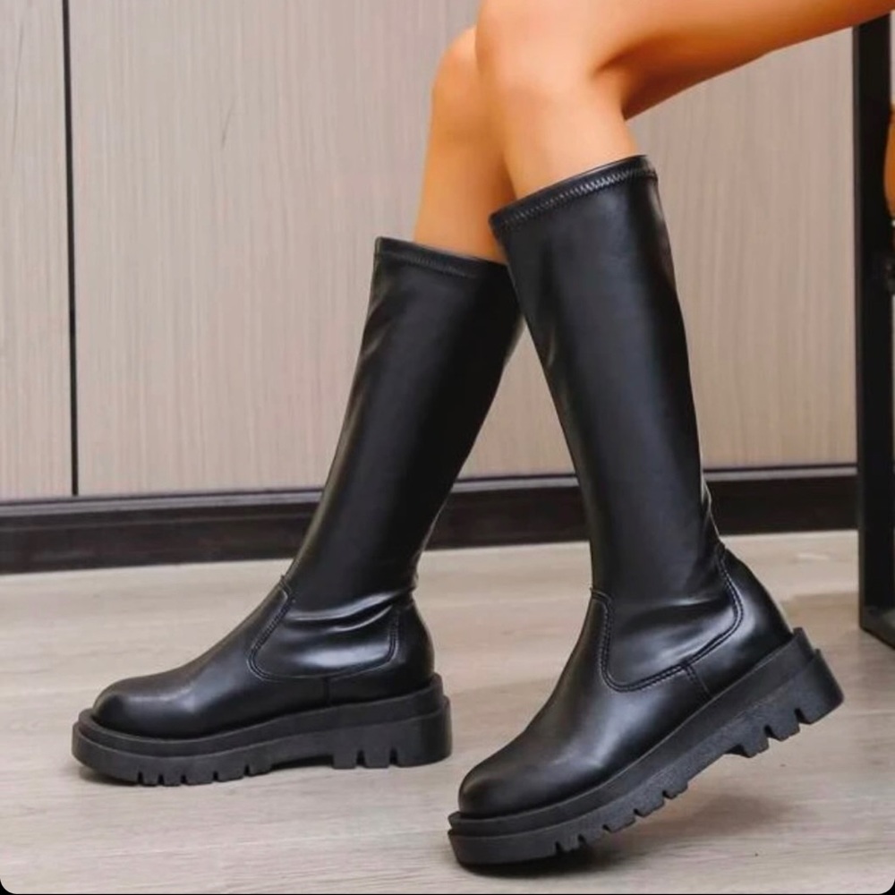 Boots size EU41/ 9-10 US